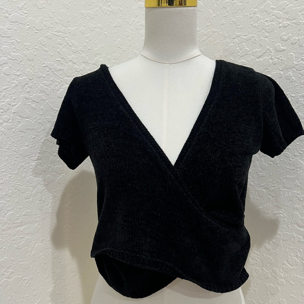 Urban Outfitters Black V-Neck Crop Top